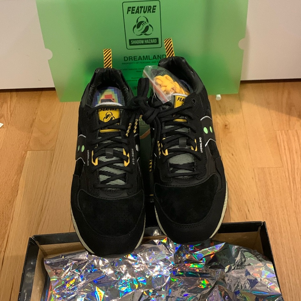 New rare glow in the dark Saucony x Feature ‘Dreamland’ Shadow5000